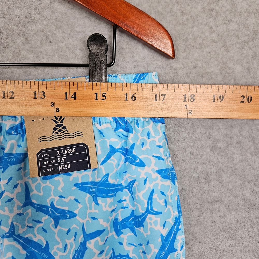 Chubbies Mens The Shark Sides 5.5" Classic Swim Trunks Blue Shark Print XL New - Picture 5 of 6
